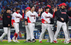 승리 거둔 KIA, PO 5차전 간다