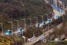 남북 이산가족, 금강산서 만나…곧 단체상봉
