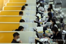 점점 줄어드는 은행 영업점…신한 이어 KB도 28개 폐쇄