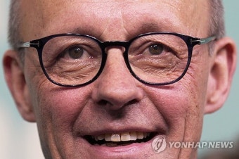 독일 총리 메르츠 유력, 메르켈 20년 정적 '정통 보수'