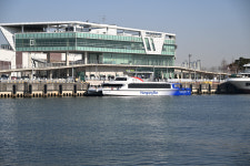 한강버스 여의도 도착…정식운항 초읽기