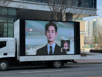 김수현 응원 트럭 등장 평생 예술과 팬들 위해 바쳐…언제나 지지