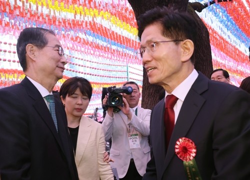 한덕수-김문수, 조계사 만남으로 보수진영 단일화 논의 뜨겁게