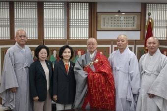 설난영 여사, 법륜사 방문…
