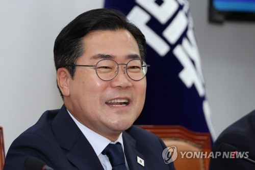 민주당 당대표 경쟁 치열…정청래 vs 박찬대, 호남서 격전 현장 일주일 살기, 당원 소통 공약 점검 전략전개, 당권 도전 다짐 강조, 이재명 대통령과 만남 공평하게 지지 얻기