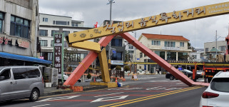 제주에서 붕괴한 구조물이 차량 덮쳐…인명피해 없어