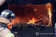 대구 중구 종로서 음식점 화재…소방대원 3명 부상