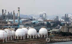 납사 품귀…미 동맹국 한국·일본 석유화학 위기 심화