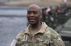 주한미군사령관, '한국은 중국에 단검' 발언 파장에 