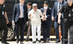 '국힘 당원 가입 강요 혐의' 정점 신천지 이만희 구속