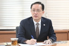 이형일, 첫 경제현안간담회…전기차 정책·퇴직연금 개선 논의