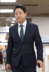 與 