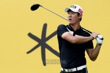 [포토] 이지훈 안타깝게 바라보는 타구