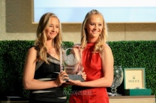 [포토]나란히 수상 제시카 코다, 넬리 코다 자매