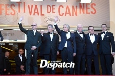 [Cannes 포토] "내 손을 바라봐"…더글라스, 카리스마 인사