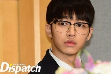 [현장포토] 얼굴 덮은 안경…이기광, 순진한 모범생