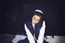독특한 패션감각…용준형, 솔로 앨범 재킷 공개