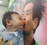 아빠를 응원해…대박이, 행복한 입맞춤