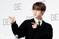 [현장포토] 안경으로 완성…진, 캠퍼스 훈남