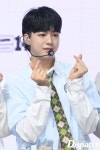 [현장포토] "여심을 저격해"...건우, 수줍은 손하트