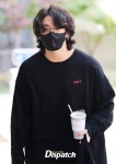 [현장포토] 안경도 잘 어울려…정국, 캠퍼스 훈남
