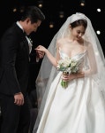 예쁘고 행복하게 살겠습니다…지연♥황재균, 결혼식 사진 공개