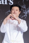 [현장포토] 애교의 맛...장호준, 통영꽃 포즈