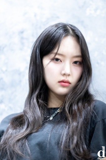 두산 베어스와 NC 다이노스의 경기에 키키의 멤버 이솔이 시구를 한다!