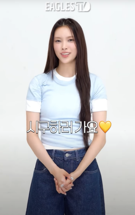 아일릿 윤아, 첫 프로야구 시구 소감 선수들에게 응원의 보탬이 되길