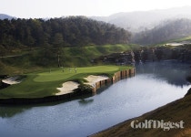 톨게이트 옆 골프장