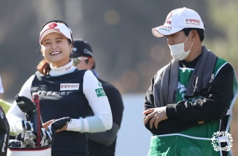 안송이, KLPGA 최종전 2R 단독 선두…최혜진 1타 차 맹추격
