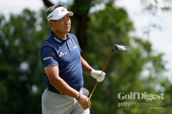 최경주, PGA챔피언스투어에서 '홀인원'…선두와 3타 차 단독 4위
