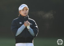 큰 무대서 프로 데뷔전 정지효 장타에 아이언 샷 자신 있어요