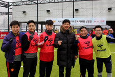 '국가대표!' 외치며 풋살장에 모인 직장인들