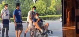 복숭아뼈 부상 김신욱, 휠체어 탄 채 상하이 병원행