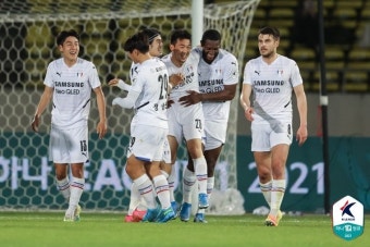 [리뷰] '이기제 환상 프리킥 골' 수원, 성남 상대로 1-0 승리