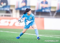 [WK포토] 수비에게 공을 던져주는 세종스포츠토토 골키퍼 강가애