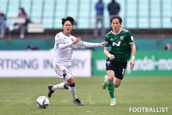 [포토] 전북 쿠니모토를 막아내려는 수원FC 이승우