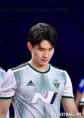 [포토] 경기장 입장하는 전북 김진규
