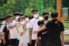 스쿨어택 국가대표 고승범-이영재가 초등학교에 나타났다?
