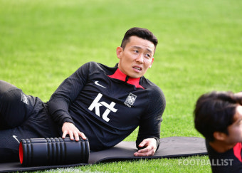 [포토] 훈련 지켜보는 김태환
