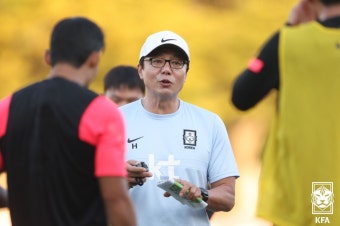 황선홍 감독이 