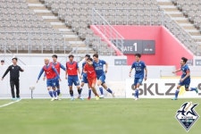 [케리뷰] 극적 동점골 경남, 충남아산과 2-2 무승부…8경기 무패 행진
