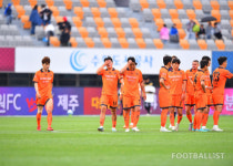 [포토] '2-0 패배' 답답한 마음의 강원