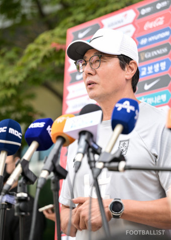 [포토] '이강인 합류 조율이 잘 안되는 것 같아 답답하다' 황선홍 감독