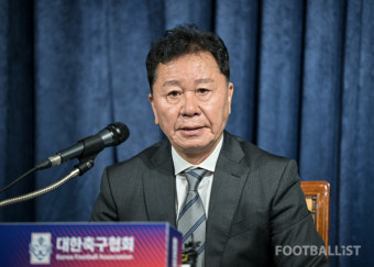 [포토] 취재진 질문에 답하는 정해성 전력강화위원장