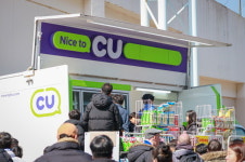 스포츠 관람을 더욱 편하게 CU 이동형 편의점 등장… 서울이랜드 홈개막전에 도입