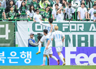 [포토] '전북 팬 앞에서 과감한 세리머니' 이동경