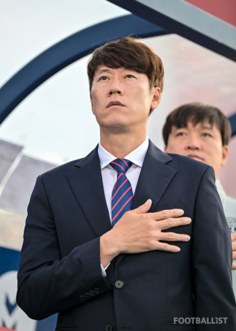 [포토] 국민의례 하는 김은중 감독