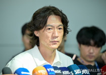[속보] '면접 패싱 논란' 홍명보 감독 